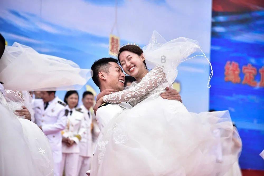 记者：英力士已选好滕哈赫替代者，他的引援令人感到困惑